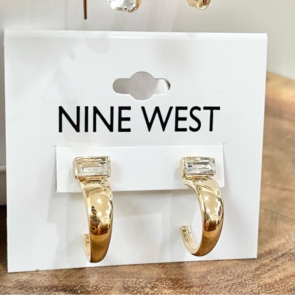 NWT Nine West 4 pairs of nine West Gold statement earrings dangling bundle - Picture 4 of 9